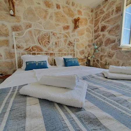 Pearl Of Kali, Island Ugljan - First Row To The Sea Apartment *
